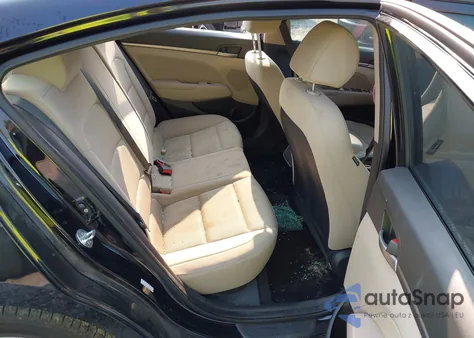 2018 Hyundai Elantra Sel z USA, uszkodzony, nr VIN KMHD84LFXJU612665